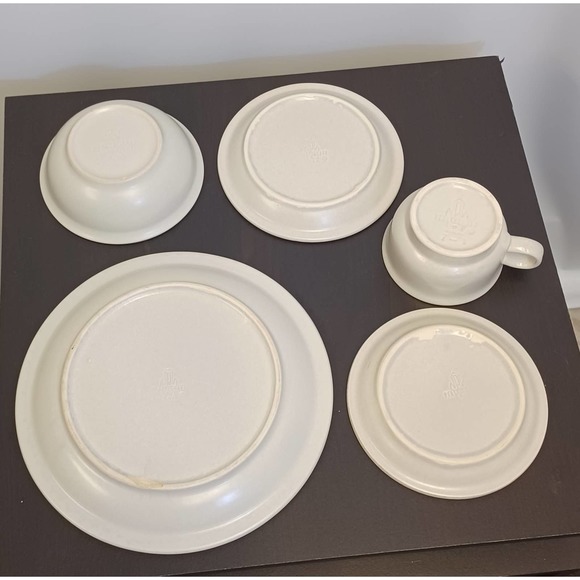 Pfaltzgraff Yorktowne Stoneware Dinner Set - Picture 3 of 11